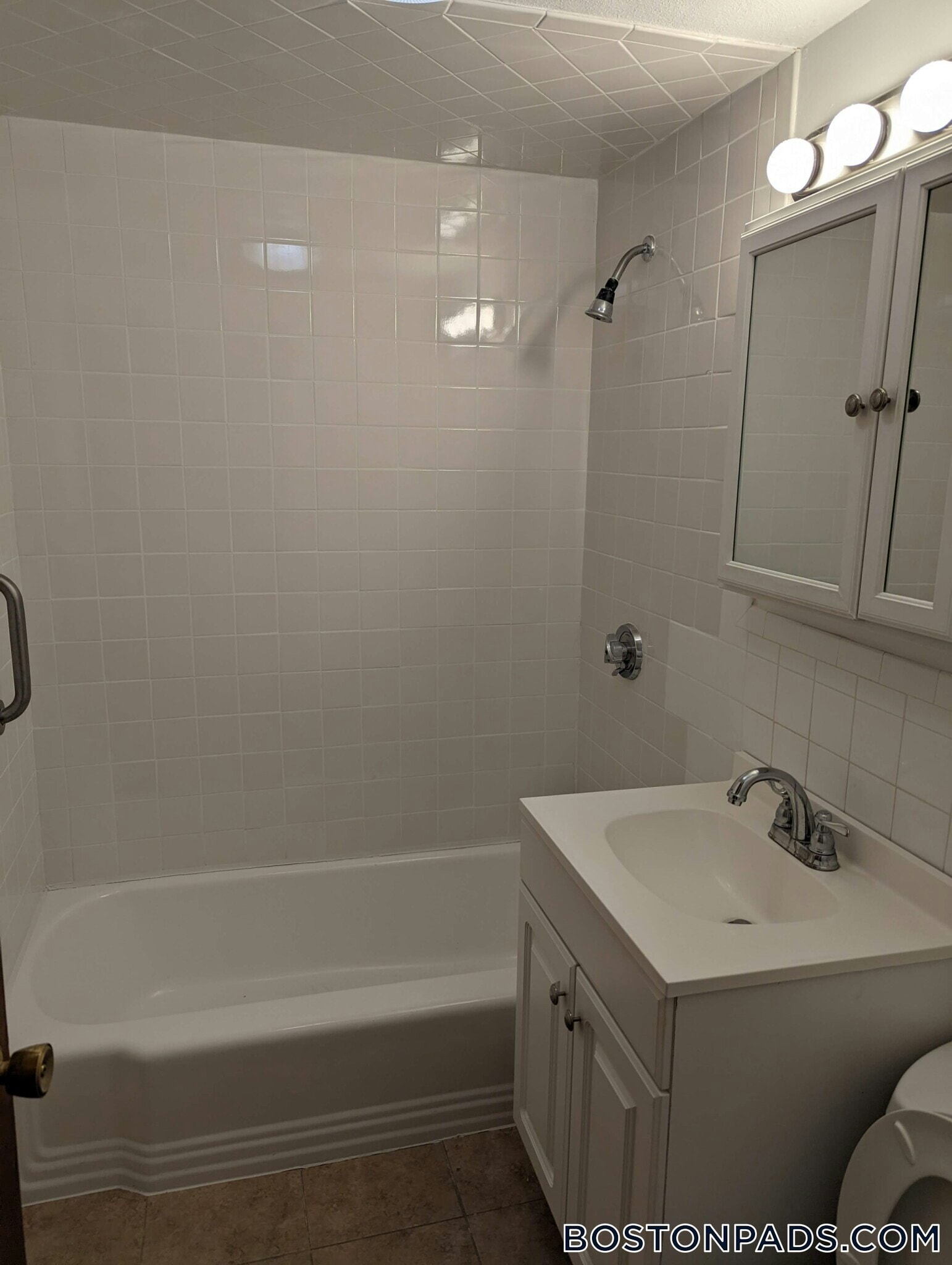 Building Photo - 525 Highland Ave