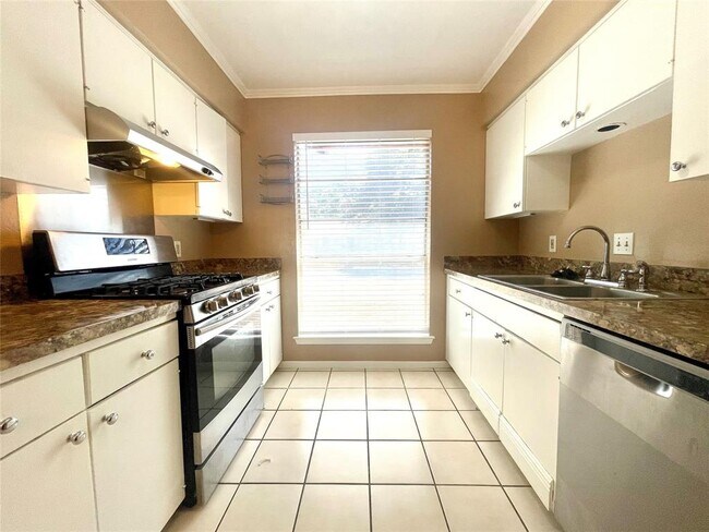 Building Photo - 11600 Fast Horse Dr