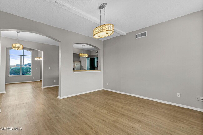 Building Photo - 10737 Pleasant Sand Dr