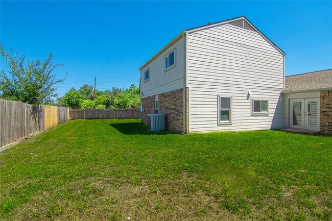 Building Photo - 15806 Val Verde Dr