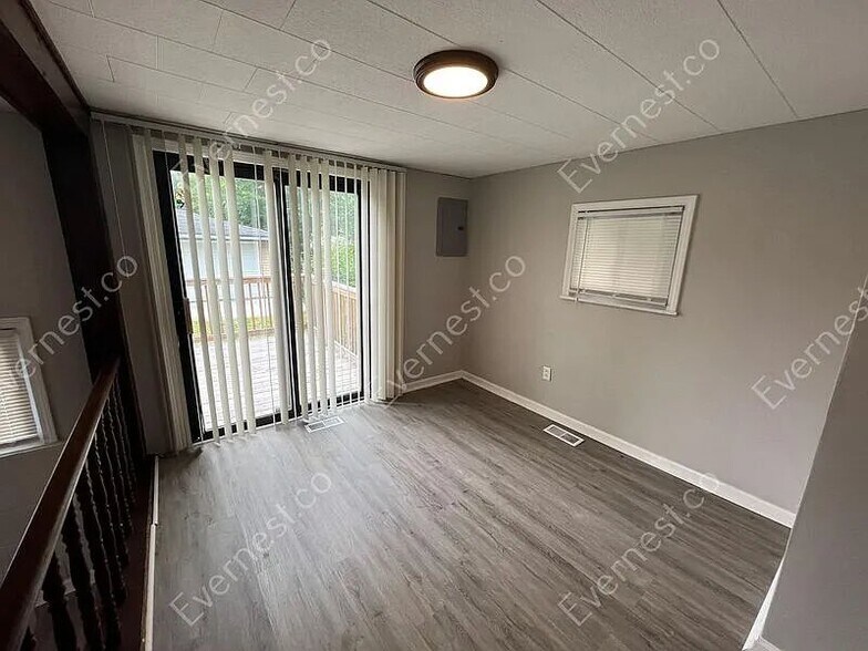 Building Photo - 9101 Hugh St