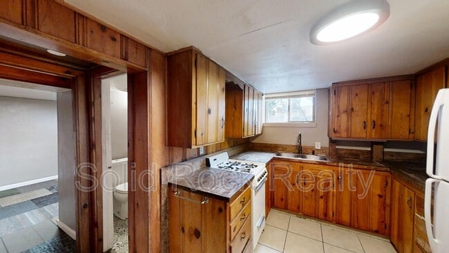 Building Photo - 1520 E Pikes Peak Ave