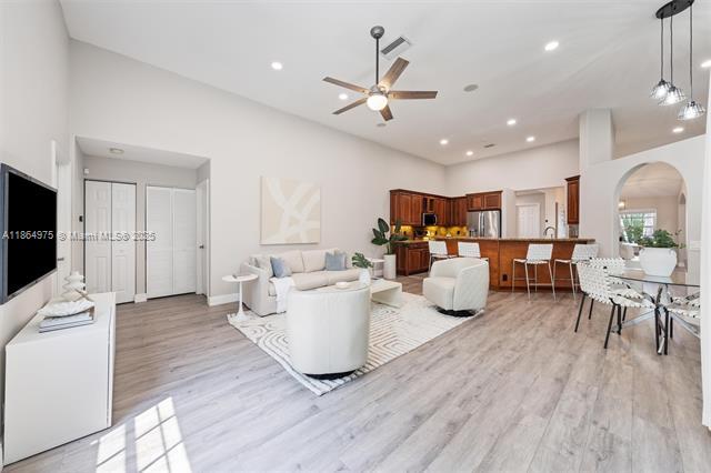 Building Photo - 3806 Oak Ridge Cir