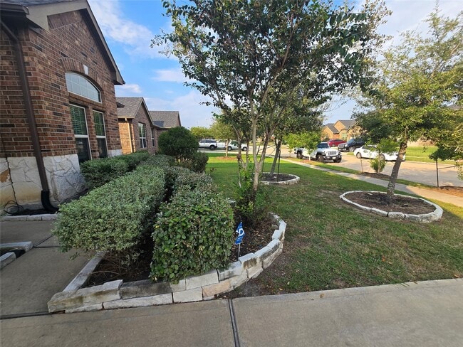 Building Photo - 511 Yellow Bullhead Ct