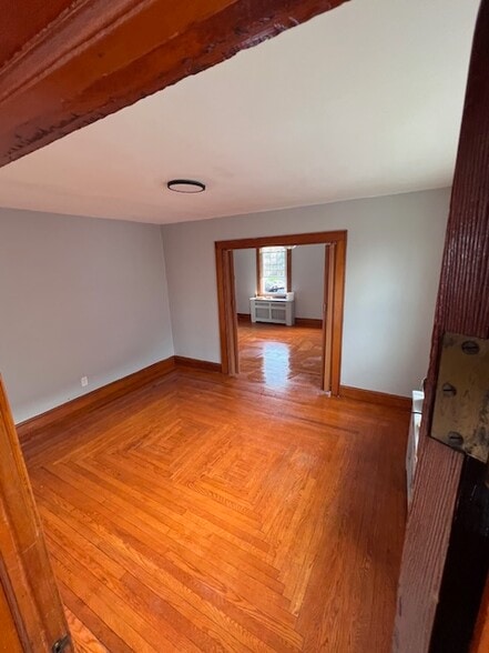 Building Photo - 184 William St