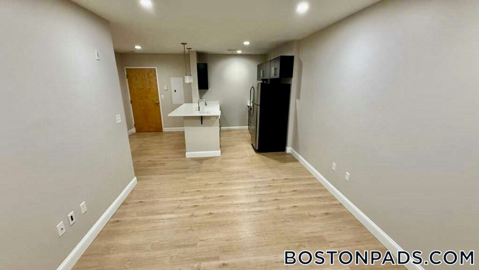 Building Photo - 75 S Main St