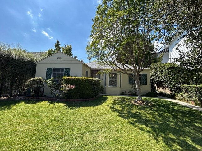 Building Photo - Rare Nostalgic Vintage 2Bedroom Home