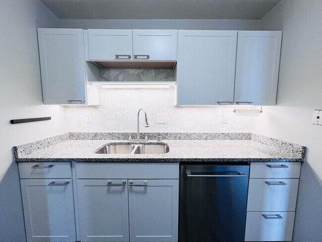 Building Photo - 710 E 200 S