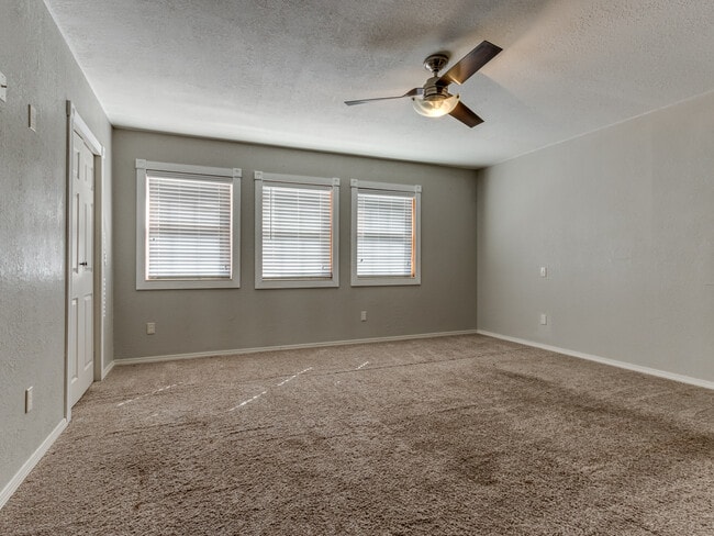 Building Photo - 1131 S Miles Ave