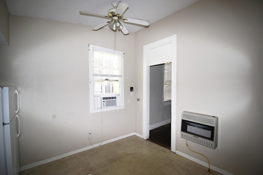 Building Photo - 4115 Burgundy St