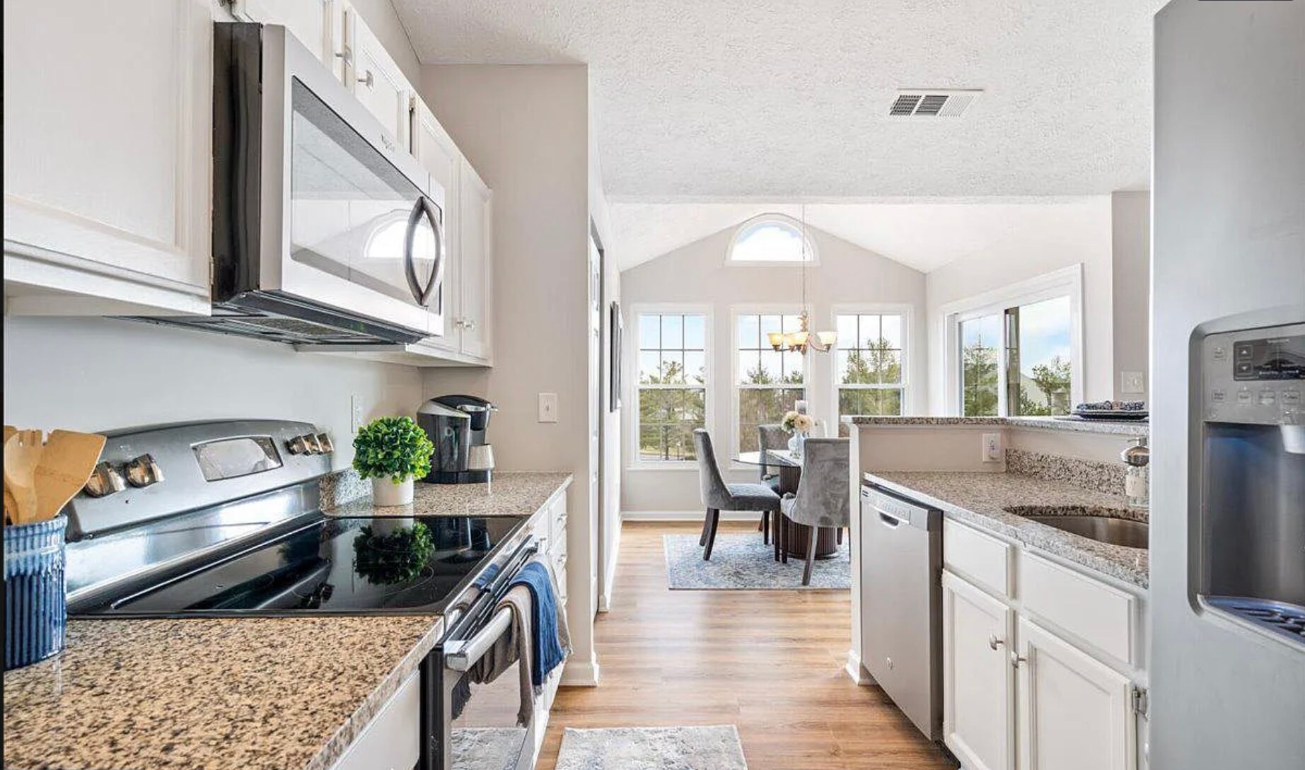 Kitchen - 5640 Wade Ct