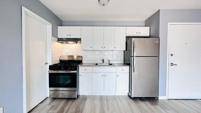 Building Photo - 216 12th Ave