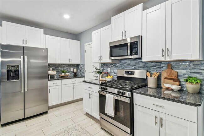 Building Photo - 8887 Little Bluestem Dr