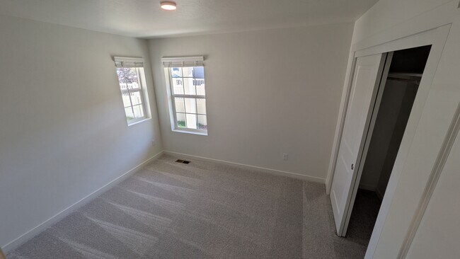 Building Photo - 4693 W Quarterhorse Dr