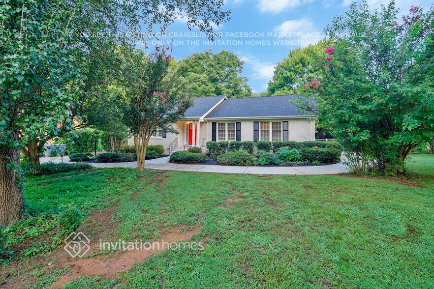 Building Photo - 8433 Dunsinane Dr