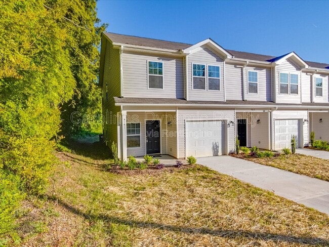 Building Photo - 916 S Battleground Ave