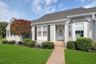 Building Photo - 2555 Youngs Ave