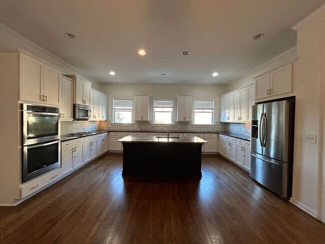 Building Photo - 951 Opelousas Way