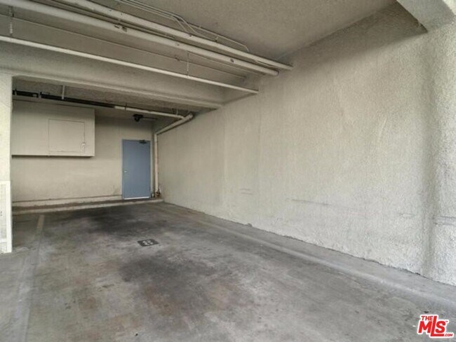 Building Photo - 5354 Lindley Ave