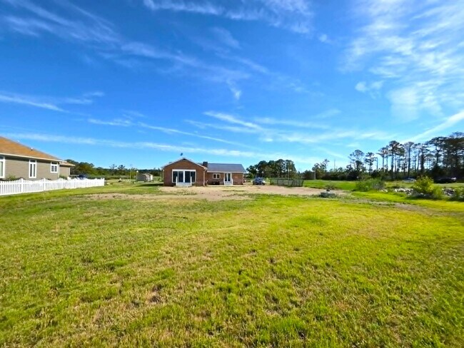 Building Photo - 22931 Steele Dr