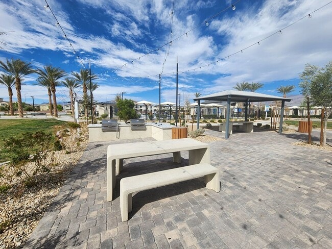 Building Photo - 3 story 3 bed/3 bath townhouse in brand new Watercolor Community