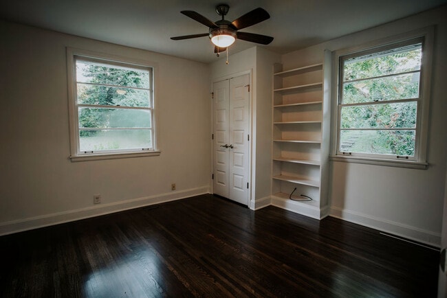 Building Photo - 1100 Grandview Dr