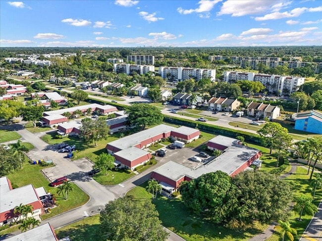 Building Photo - 102 Amherst Ln