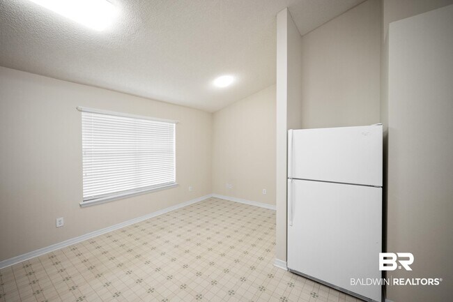 Building Photo - 13097 Concord Dr E