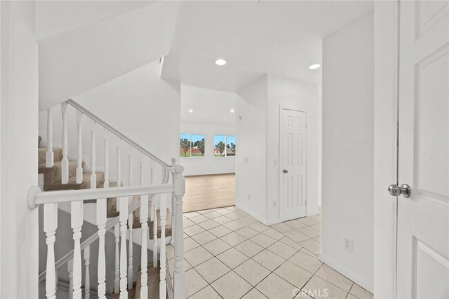 Building Photo - 554 Bonita St