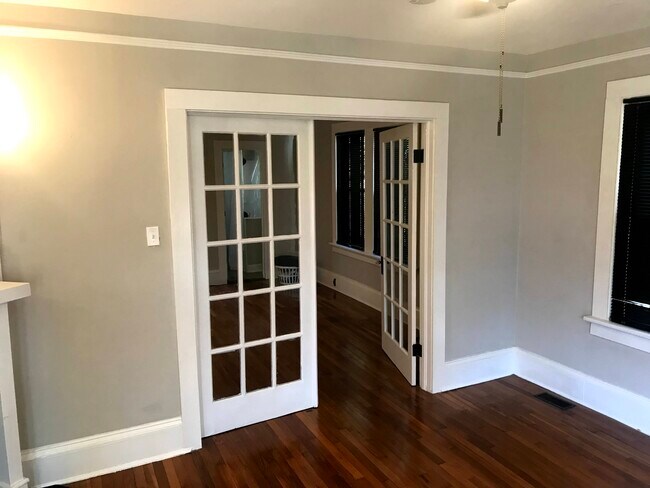 Building Photo - 604 Woodland St