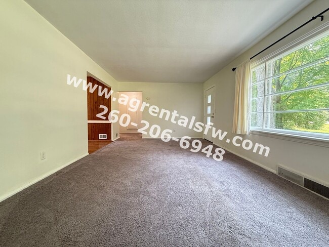 Building Photo - 2 Bedroom House