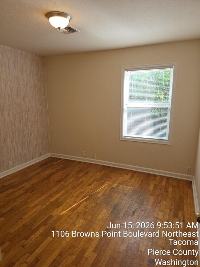 Building Photo - Tacoma views retro 3 bed 2 bath home, available now!