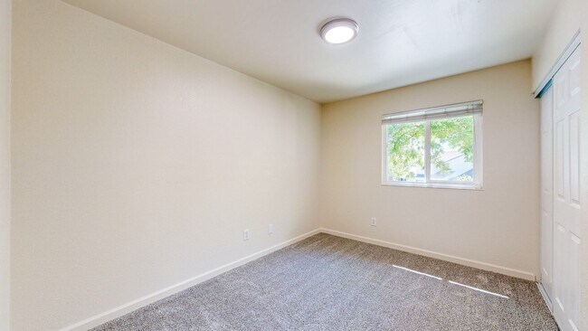 Building Photo - 360 Manka Cir