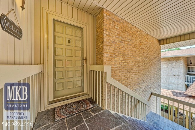 Building Photo - 5260 Crossbow Cir