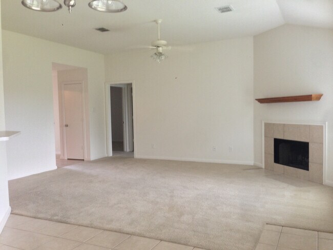 Building Photo - 3BR / 2BA Duplex in Hewitt, Texas | Midway ISD *Leasing Special Available*