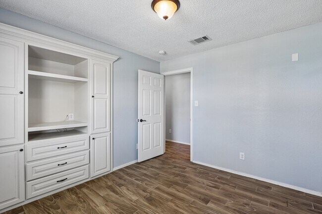 Building Photo - 5709 Maco St