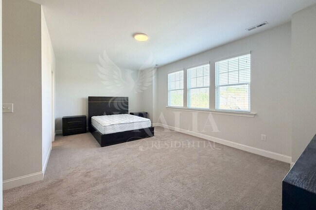 Building Photo - 1306 Farm Pond Trail