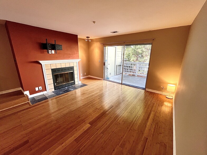 Building Photo - 2625 Oak Rd