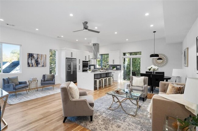 Building Photo - 147 Hutchinson St NE