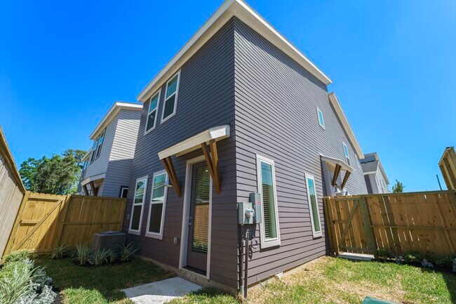 Building Photo - 864 Paul Quinn St