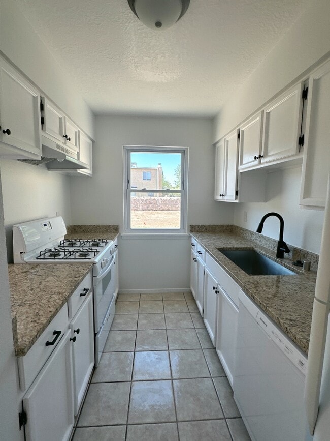 Building Photo - 5509 Oakbriar Cir