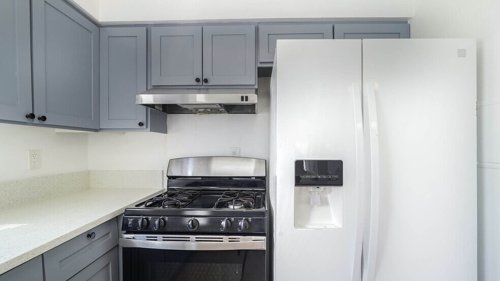Kitchen Stove - 1444 W 227th St