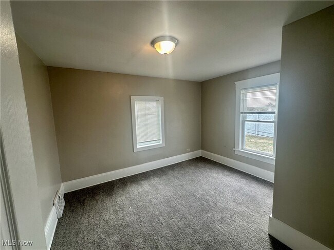 Building Photo - 555 Lumiere St