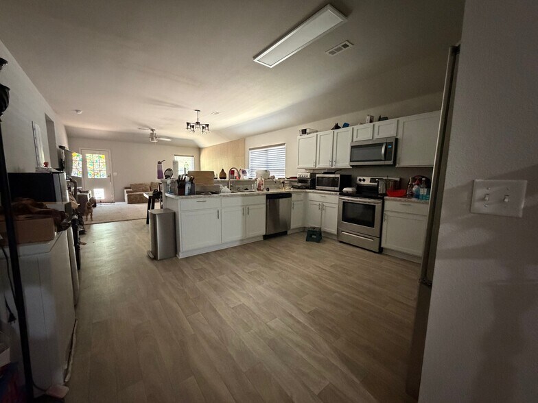 Building Photo - 20 Big Bend Dr