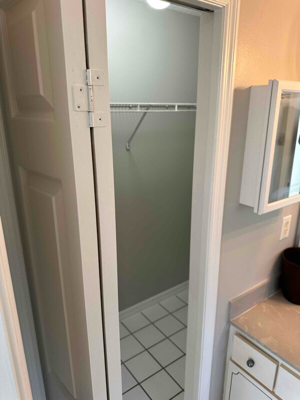 Building Photo - 160 Fenimore Ln