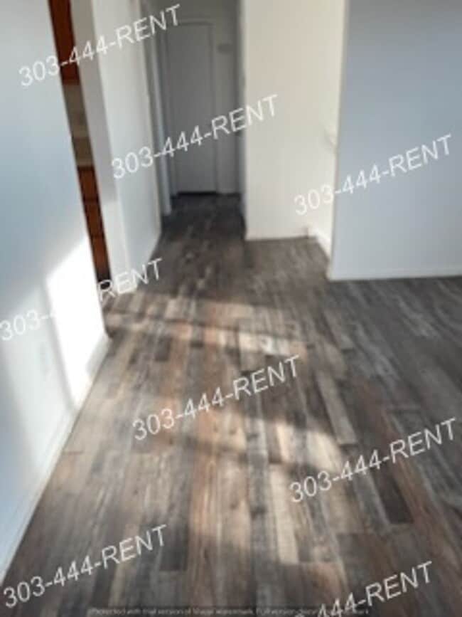 Building Photo - PA960