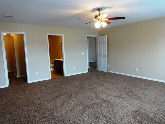Building Photo - 405 Crystal Oaks Ln