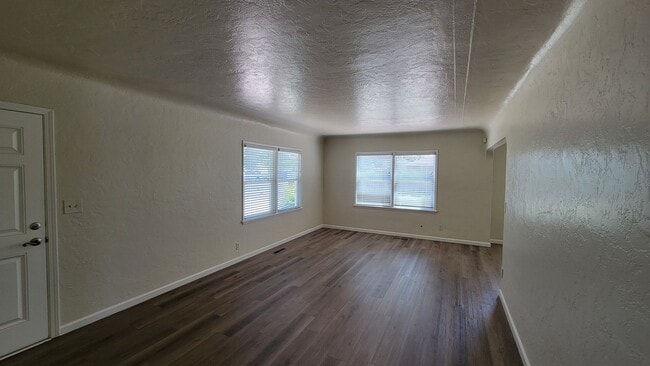 Building Photo - 1251 Sunrise Ave