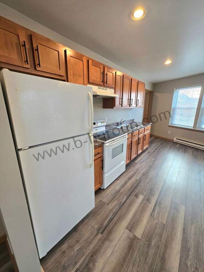 Building Photo - 2333 Roosevelt Rd