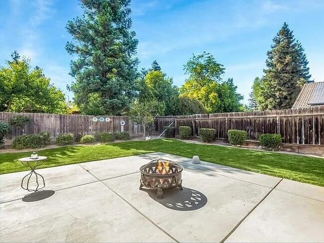 Building Photo - 178 N Magnolia Ave